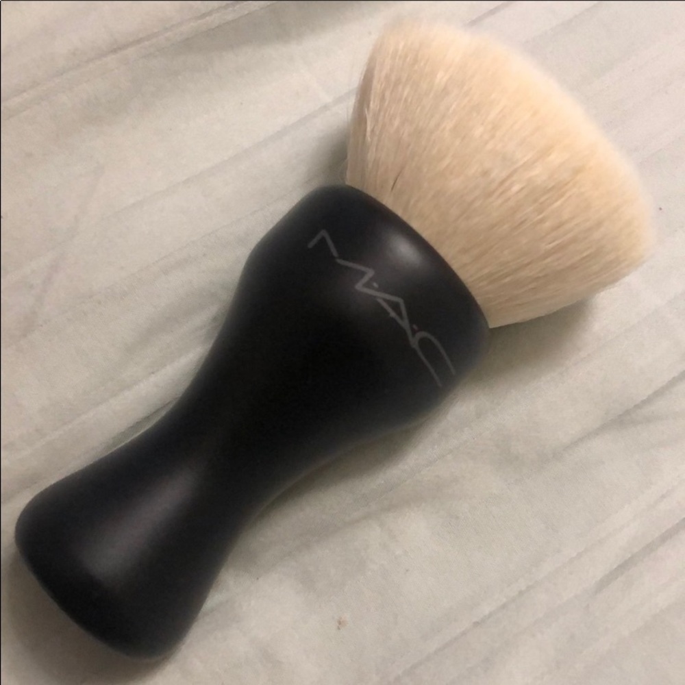 Mac professional makeup brush #186
